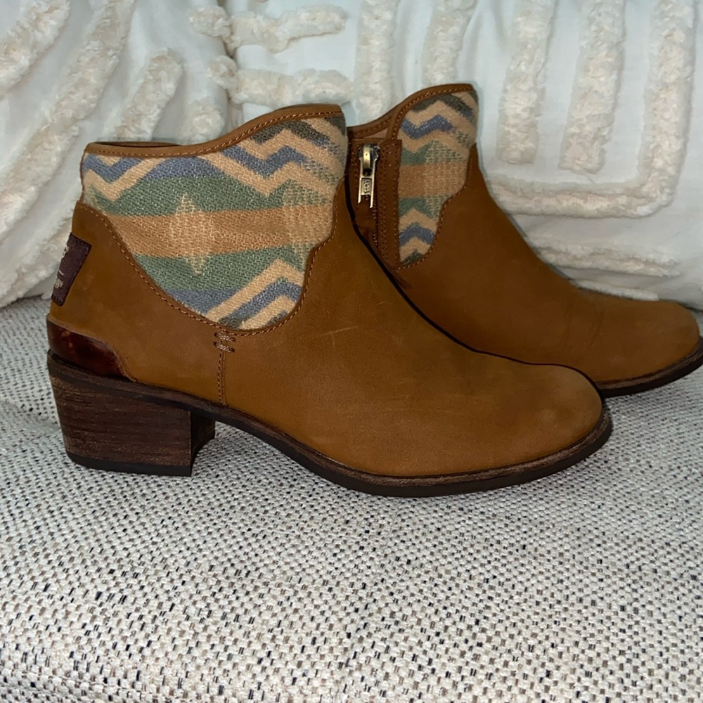UGG x Pendleton booties - size 6